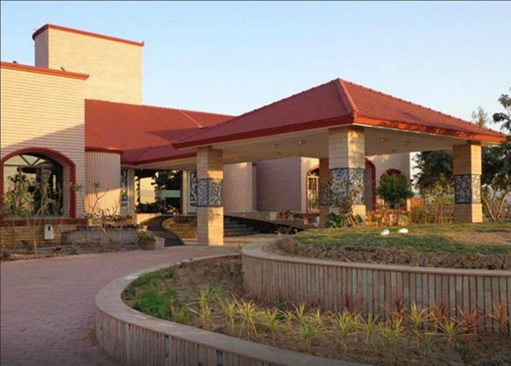 Regenta Resort Bhuj By Royal Orchid Hotels Limited Exteriér fotografie